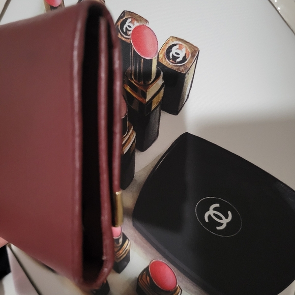 Cartier signature wallet with inside kiss lock and zipper pocket. EUC - Picture 4 of 13